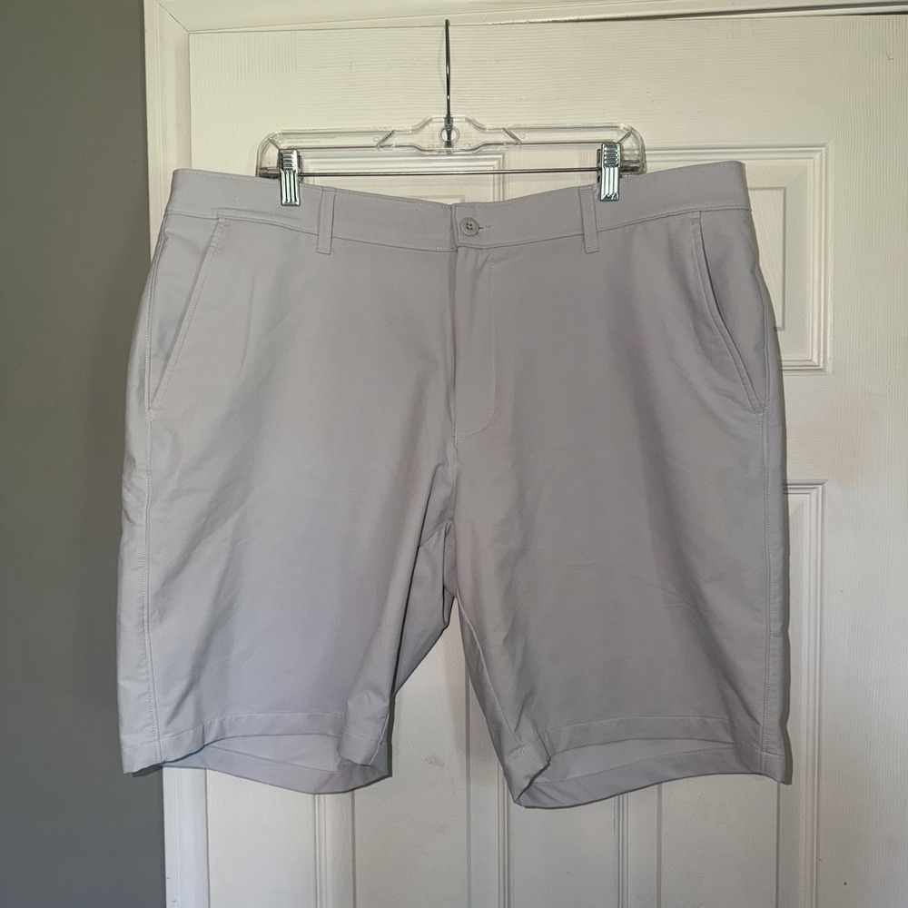 Under Armour Golf Shorts Men's Size 42 Gray Performance Stretch Athletic NWOT